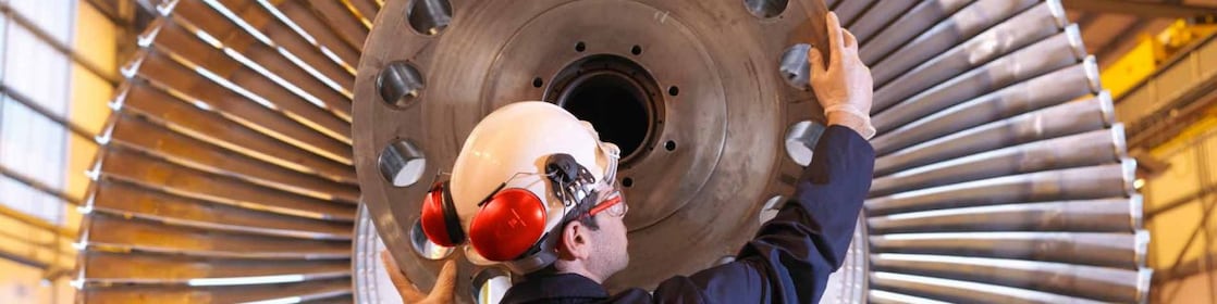 Discipline engineer moving a heavy machine hub
