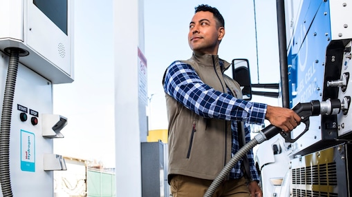Man filling up vehicle with Shell Hydrogen