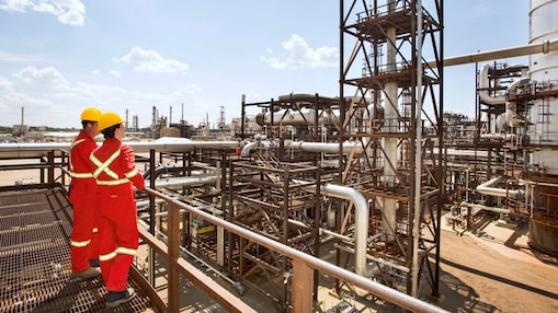 Two Shell engineers looking over Carbon Capture and Storage
