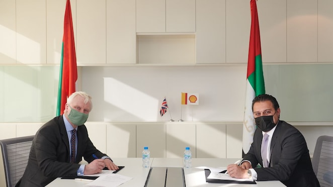 UK Minister for Exports, Graham Stuart MP, and Ali Al Janabi, Country Chair of Shell in the UAE