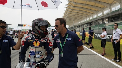 atc-rider-talking-to-pit-crew